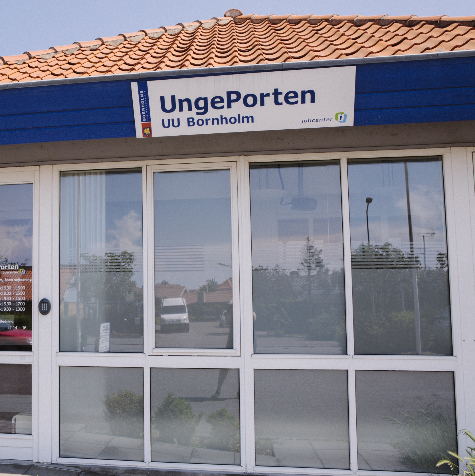 Facaden af Ungeporten på Merkurvej