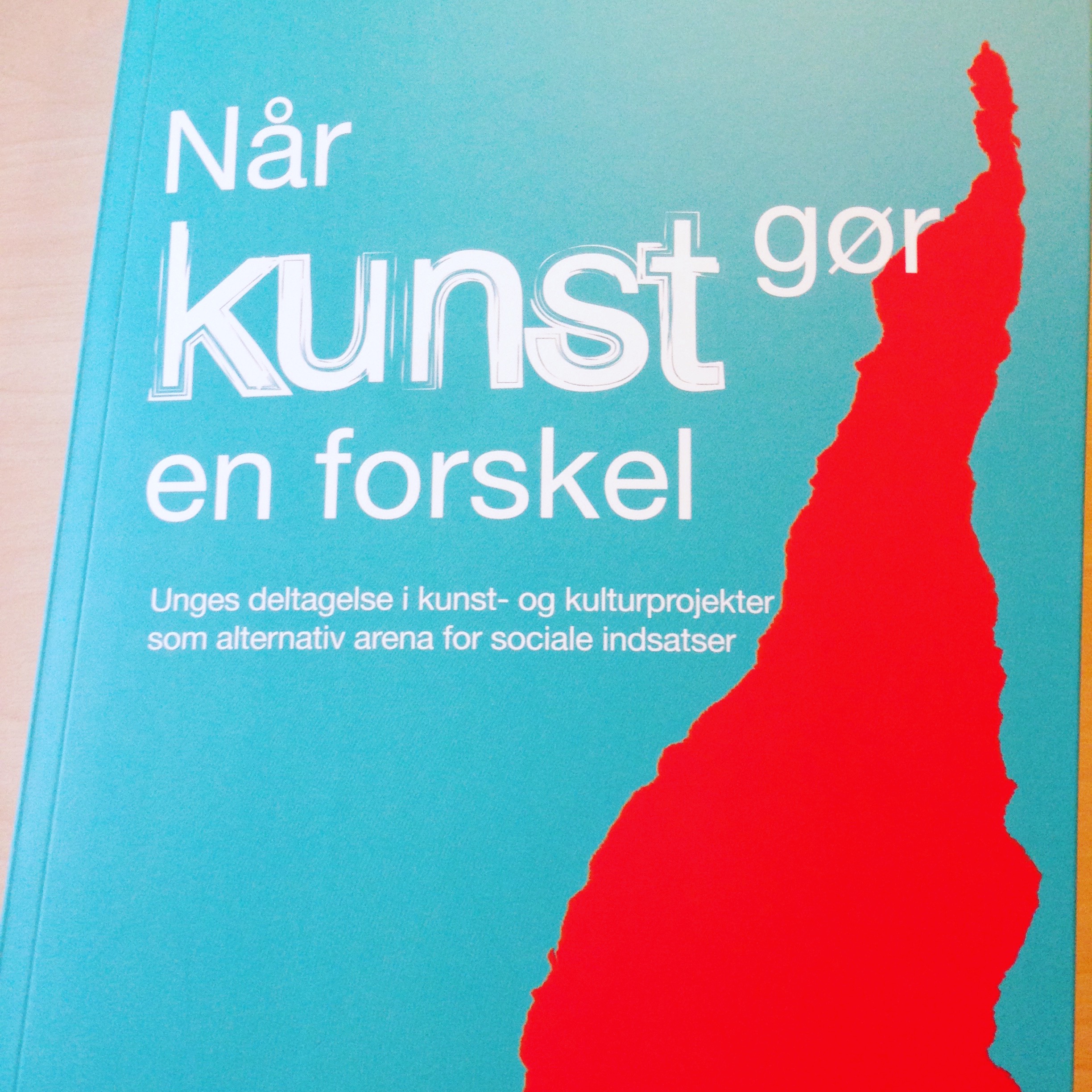 Bog med titlen: "Når kunst gør en forskel"